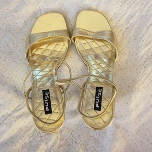 Size 8.5 women's gold heels.